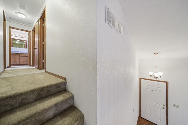 Building Photo - MOVE IN READY! Lake Forest home - 3 bedrooms - North Thurston School District