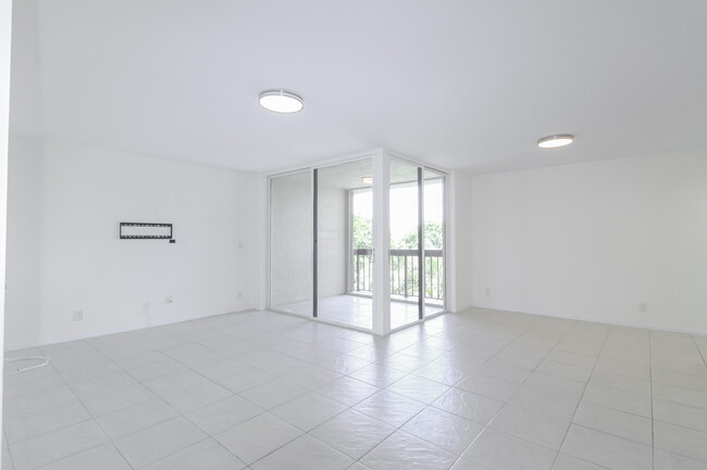 Building Photo - 955 Egret Cir
