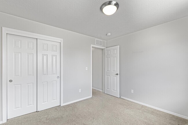 Building Photo - 6518 E Fairmount St