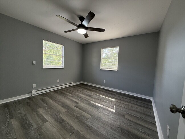 Building Photo - 1/2 off one month!!!  Call for details, Section 8 accepted. 2-Bedroom Apartment in Huntsville - P...
