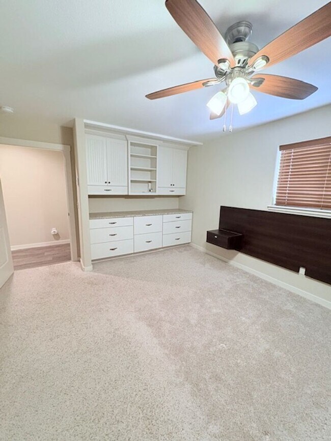 Building Photo - Stunning 3-Bedroom, 2-Bath Home with Lake Views!