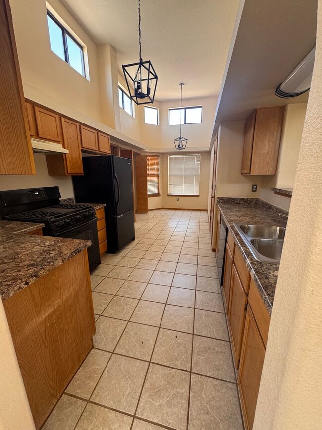 Building Photo - Gorgeous Home off Settlers Pass