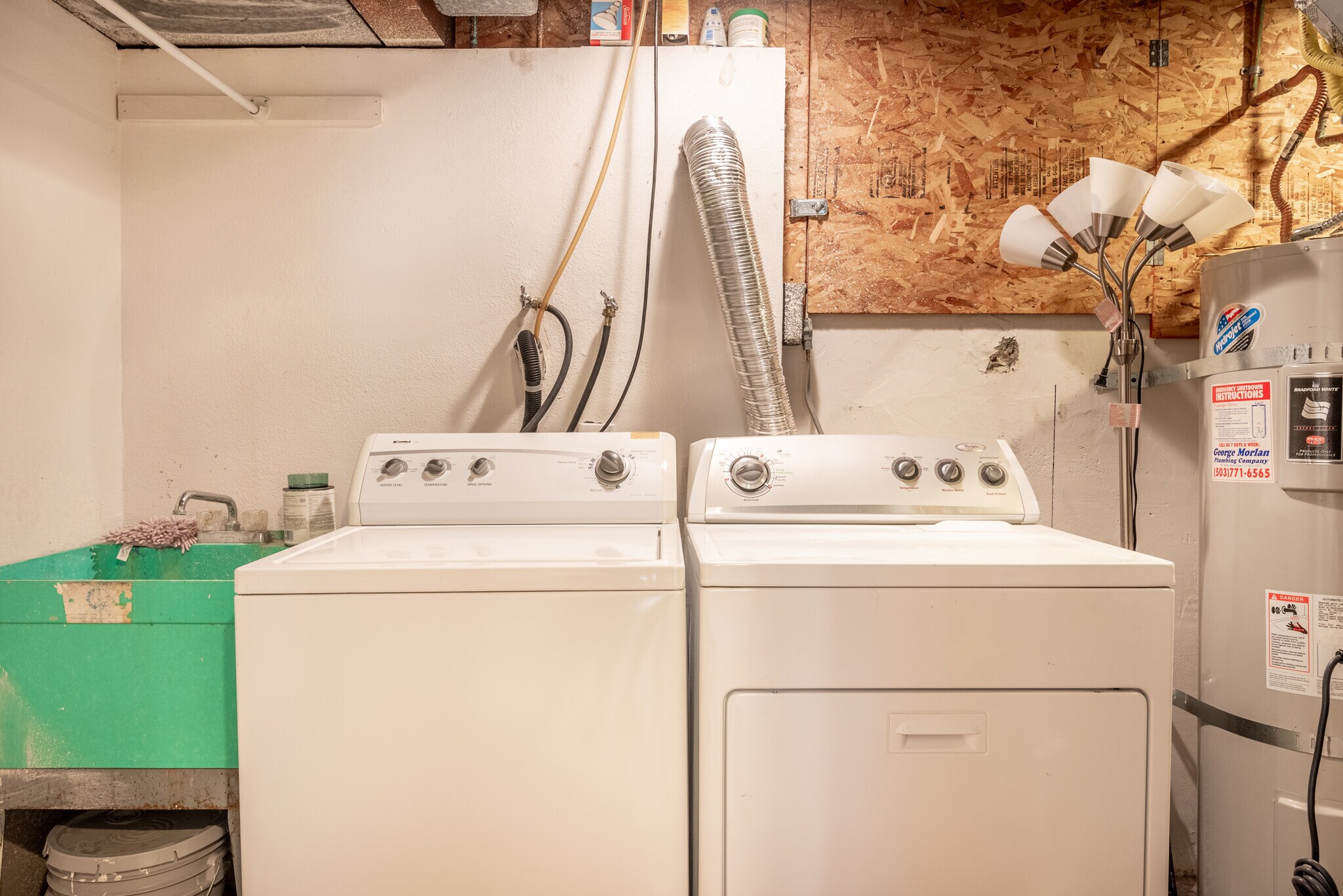 Building Photo - 2306 SE Caruthers St