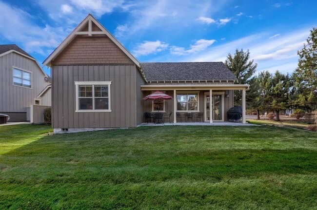 Building Photo - Eagle Crest Bunkhouse