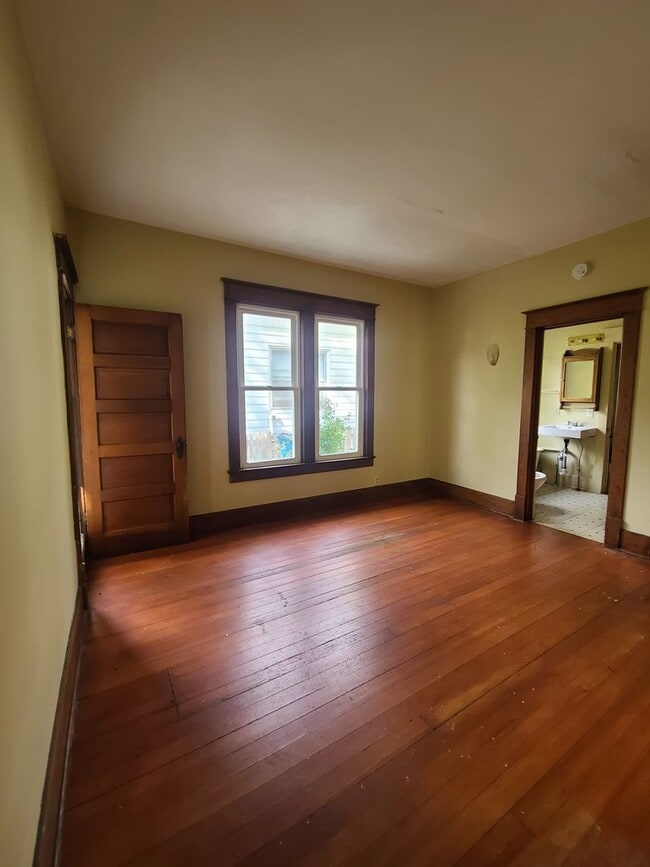 Building Photo - 401 1/2 W Vine St.