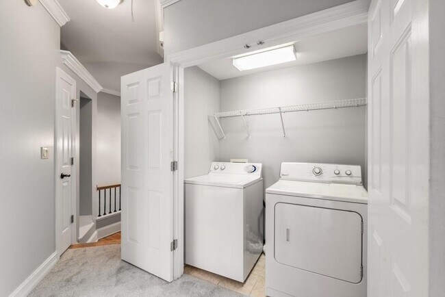 Building Photo - 331 Carpenter Dr NE