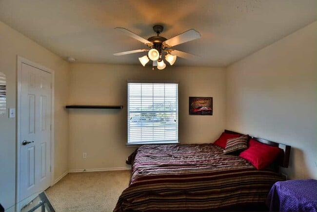 Building Photo - 3205 Victorian Manor Ln