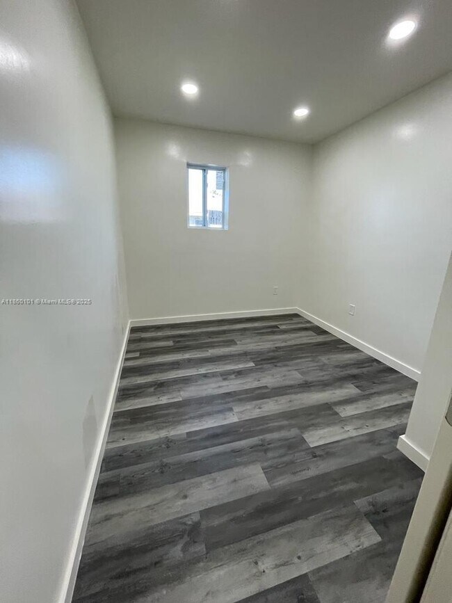 Building Photo - 2137 SE Glenrock Terrace