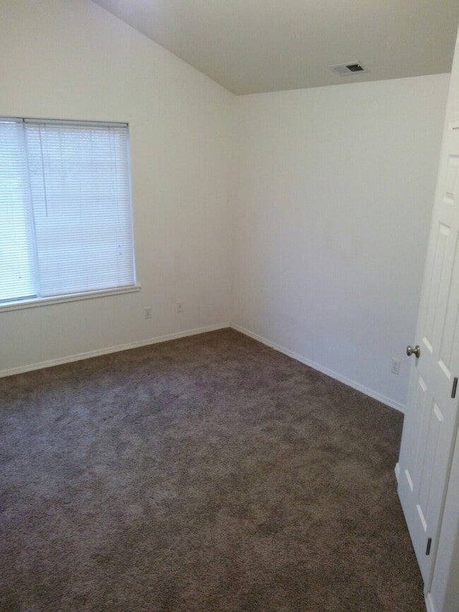 Building Photo - (872) Easy Street House - 3 Bedroom / 2.5 ...