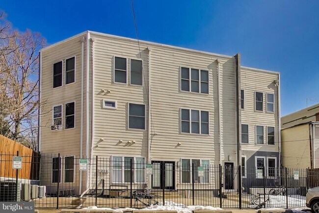 Building Photo - 1220 19th St NE