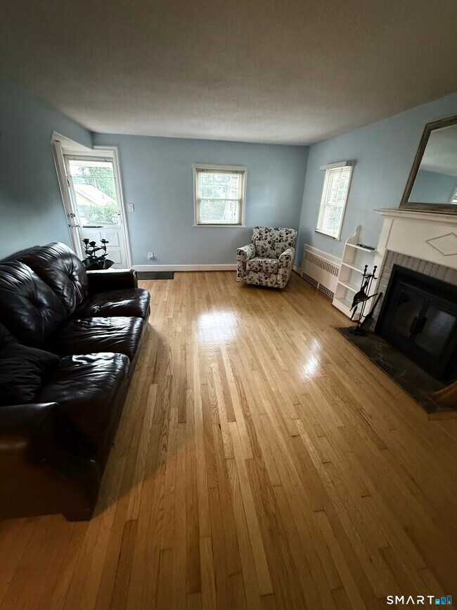 Building Photo - 54 Harding Ave