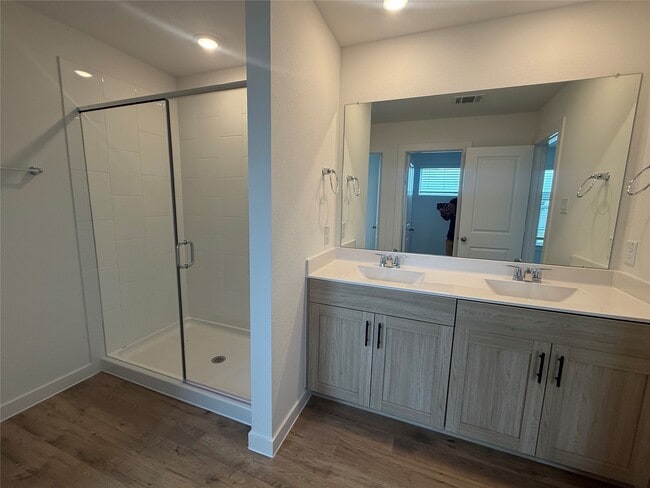 Building Photo - 2034 Olivos St