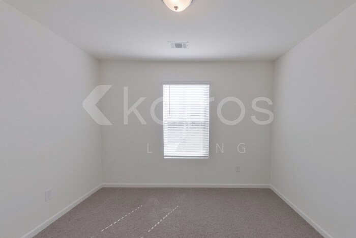 Building Photo - 226 Long Is Dr