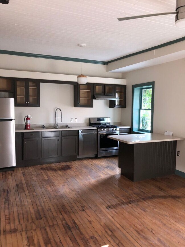 Building Photo - White Sulphur, LLC 171