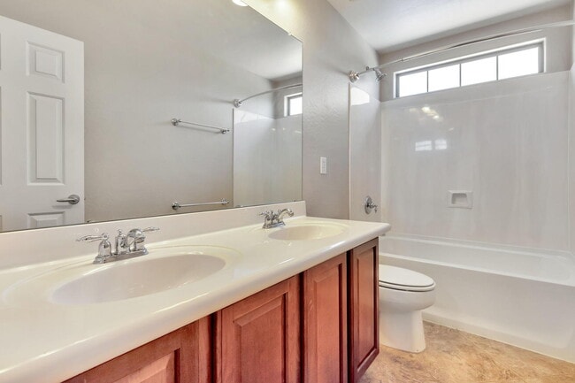 Building Photo - "Spacious 4-Bed Townhouse Oasis in Anthem – Modern Comfort Awaits!"