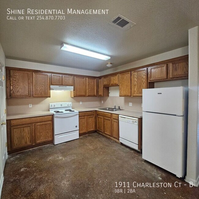 Building Photo - 1911 Charleston Ct