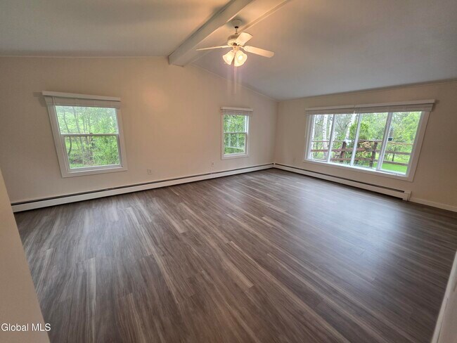 Building Photo - 112 Carriage House Ln