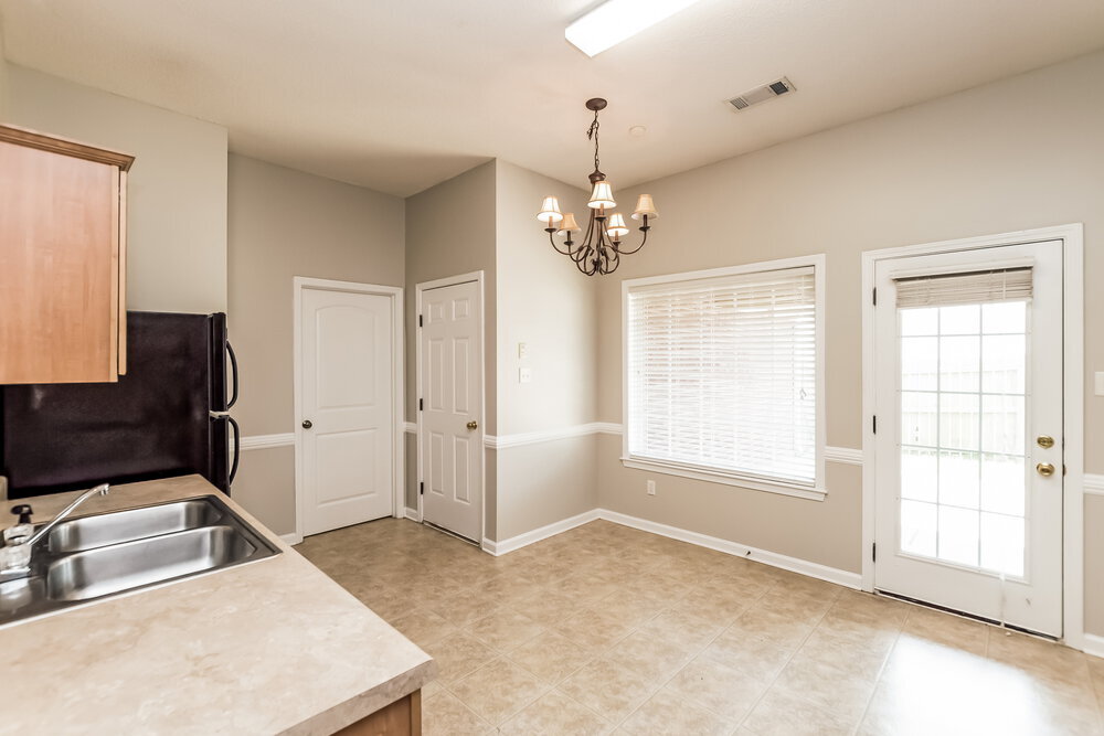 Building Photo - 10215 Morning Hill Dr