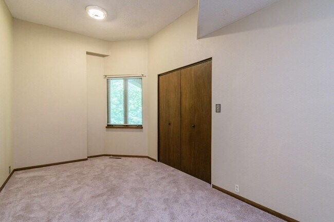 Building Photo - 4702 Dover Dr