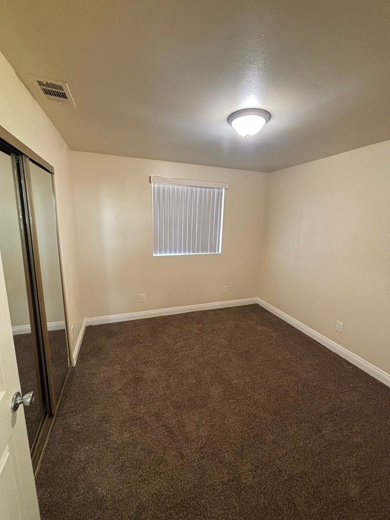 Building Photo - 139 E 110th St