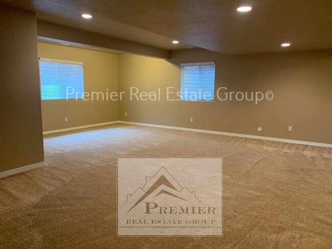 Building Photo - 5948 Revelstoke Dr