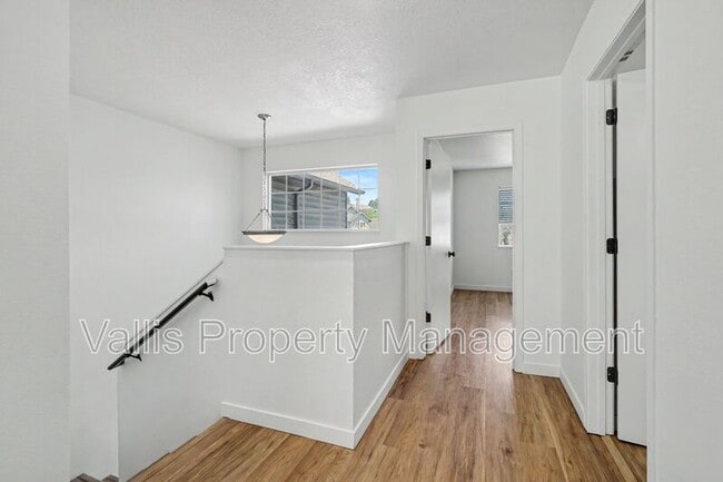 Building Photo - 5260 Springcrest Dr S
