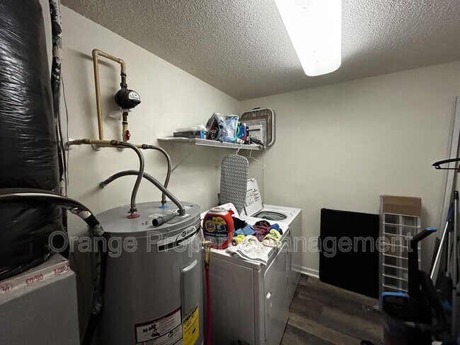 Building Photo - 1121 Harts Ridge Dr