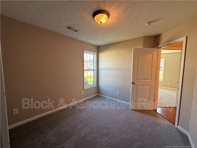 Building Photo - 402 Colonist Pl