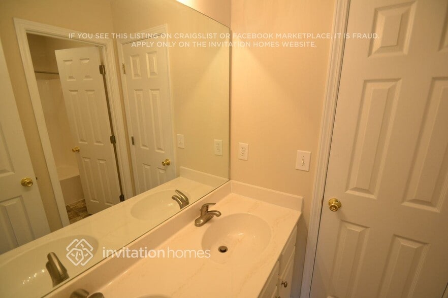 Building Photo - 5649 Rutland Dr SW