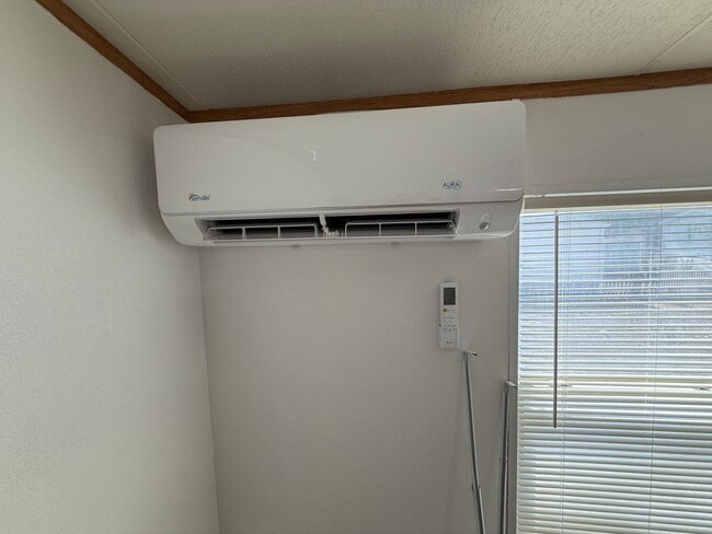 Building Photo - 2 Bedroom 1 Bath House With Covered Patio,...