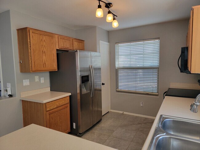 Building Photo - 14862 W Aster Dr