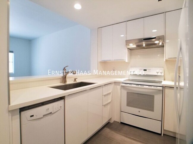 Building Photo - 730 W 4th St