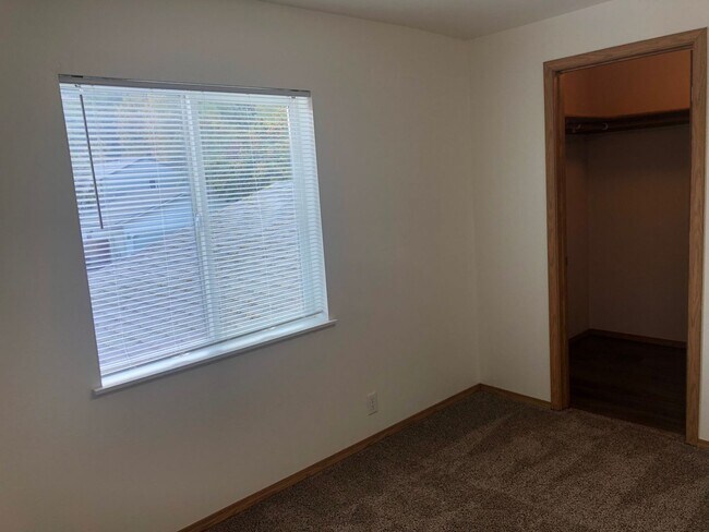 Building Photo - 226 S 59th St