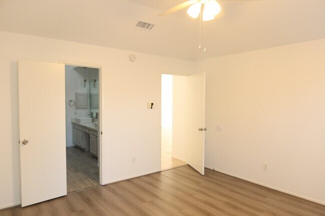 Building Photo - 13134 Worthington St