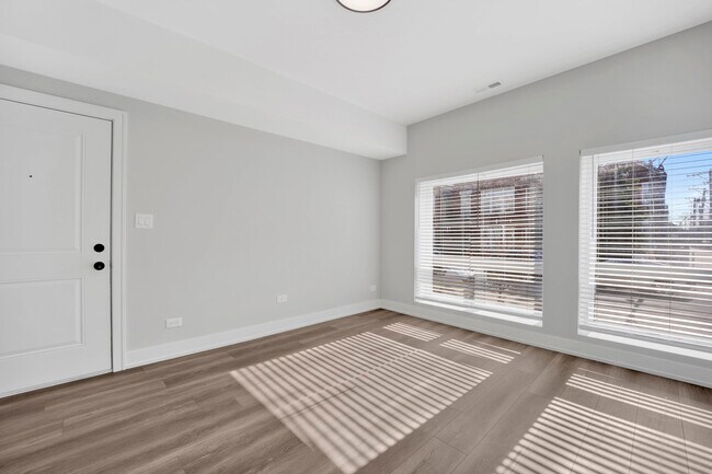 Building Photo - 2142 S Fairfield Ave