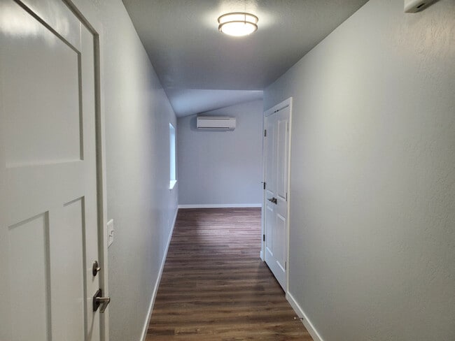 Building Photo - 220 Cheryl Ln