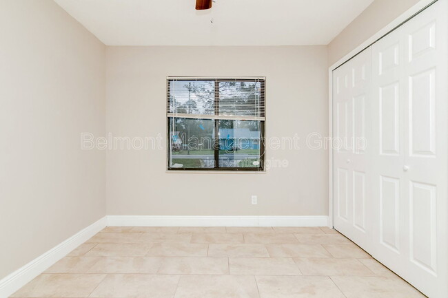 Building Photo - 1848 Bonneville Dr