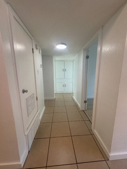 Building Photo - 5000 Cottonwood Cir