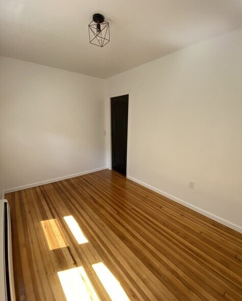 Building Photo - 10 Tollgate Ct