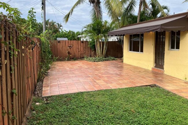 Building Photo - 5619 NE 5th Terrace