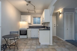 Building Photo - 219 Fox Run Ln