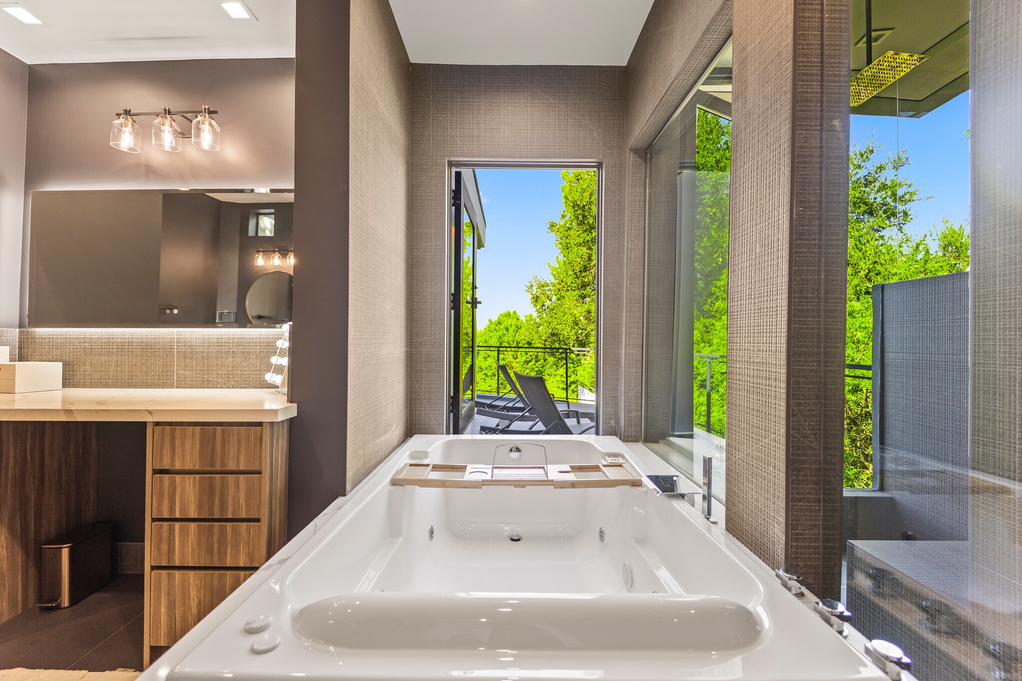 Building Photo - 3712 Broadlawn Dr