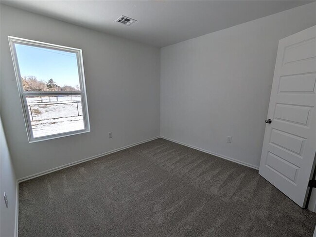 Building Photo - 3301 Little Creek Dr