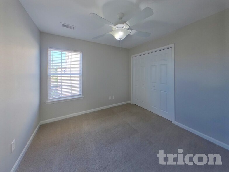 Building Photo - 420 Hedge Grove Ln