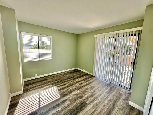Building Photo - Stunning Upgraded Townhome in Rancho Berna...