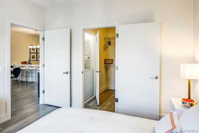 Building Photo - 201 Willett Ave