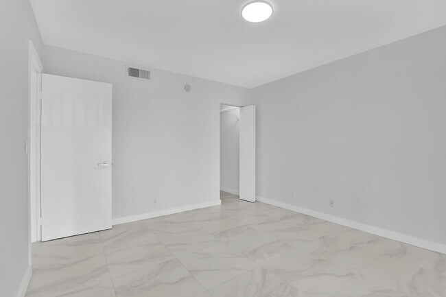 Building Photo - 4005 W McNab Rd