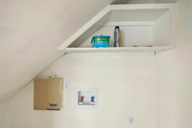 Building Photo - 6108 New Market Way