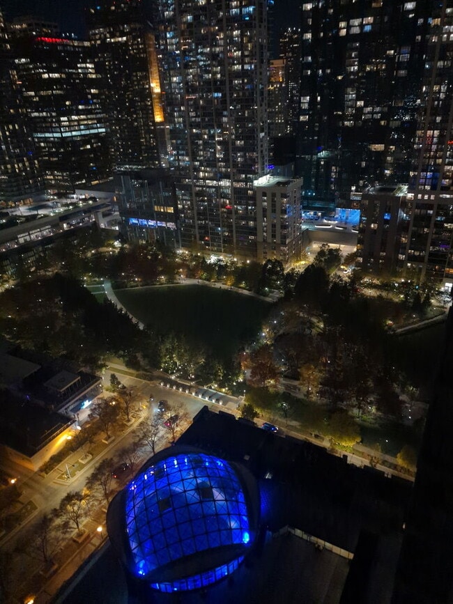 Building Photo - 400 E Randolph St