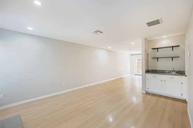 Building Photo - 2507 Bering Dr
